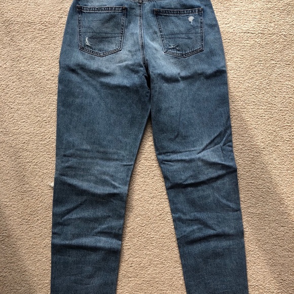 American Eagle AE Mom Jean Cool Classic Blue Size 10 Long Knee Rips Straight - Picture 12 of 15